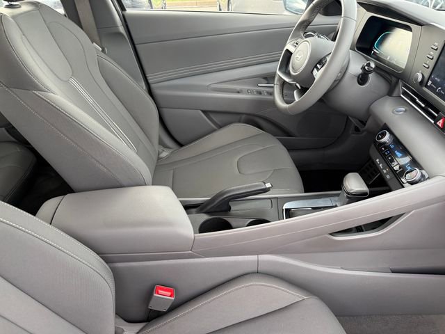 Used 2025 Hyundai Elantra Sport FWD image 23