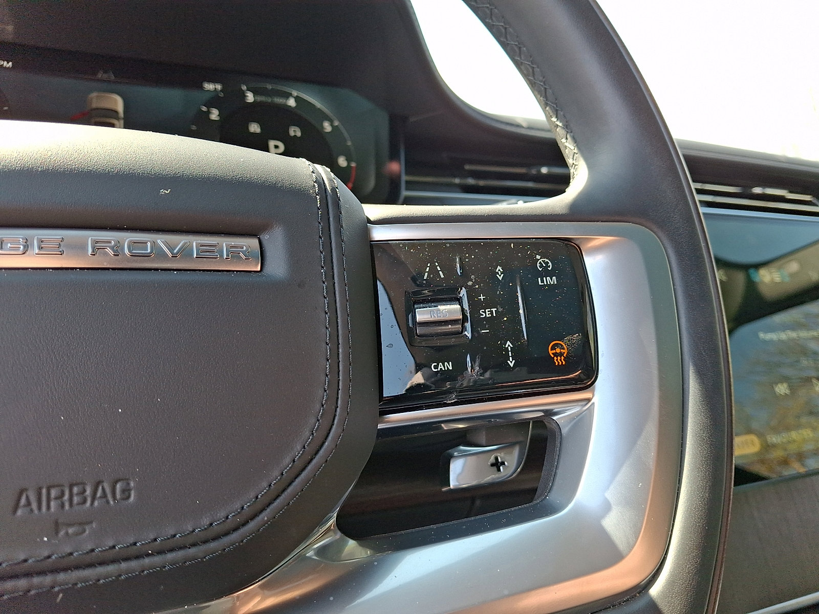 Used 2025 Land Rover Range Rover Long Wheelbase SE image 22