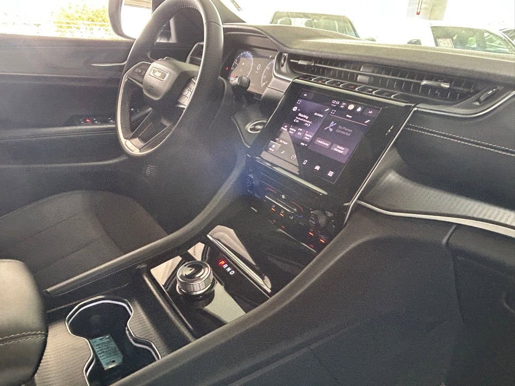 Used 2025 Jeep Grand Cherokee L Laredo image 32