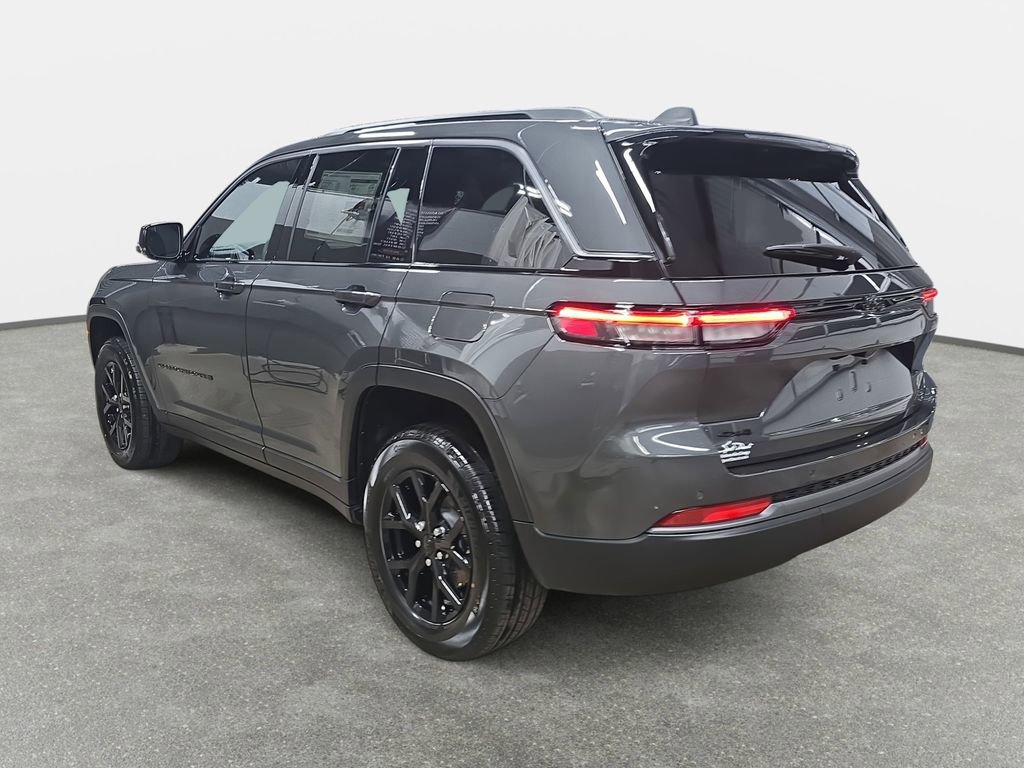New 2026 Jeep Grand Cherokee Altitude image 7