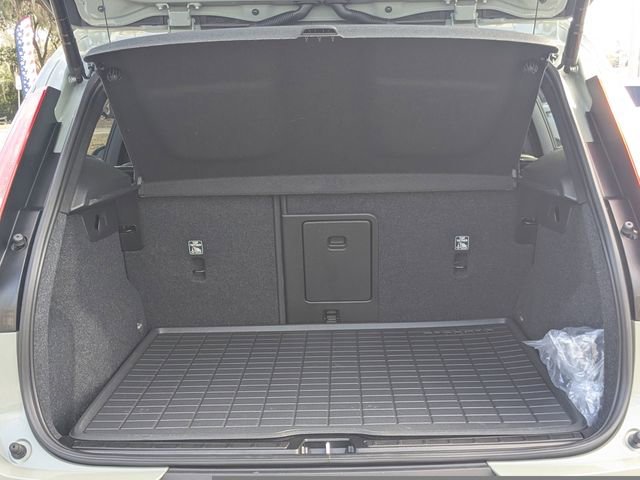 Certified 2023 Volvo XC40 B5 Core w/ Convenience Package image 17