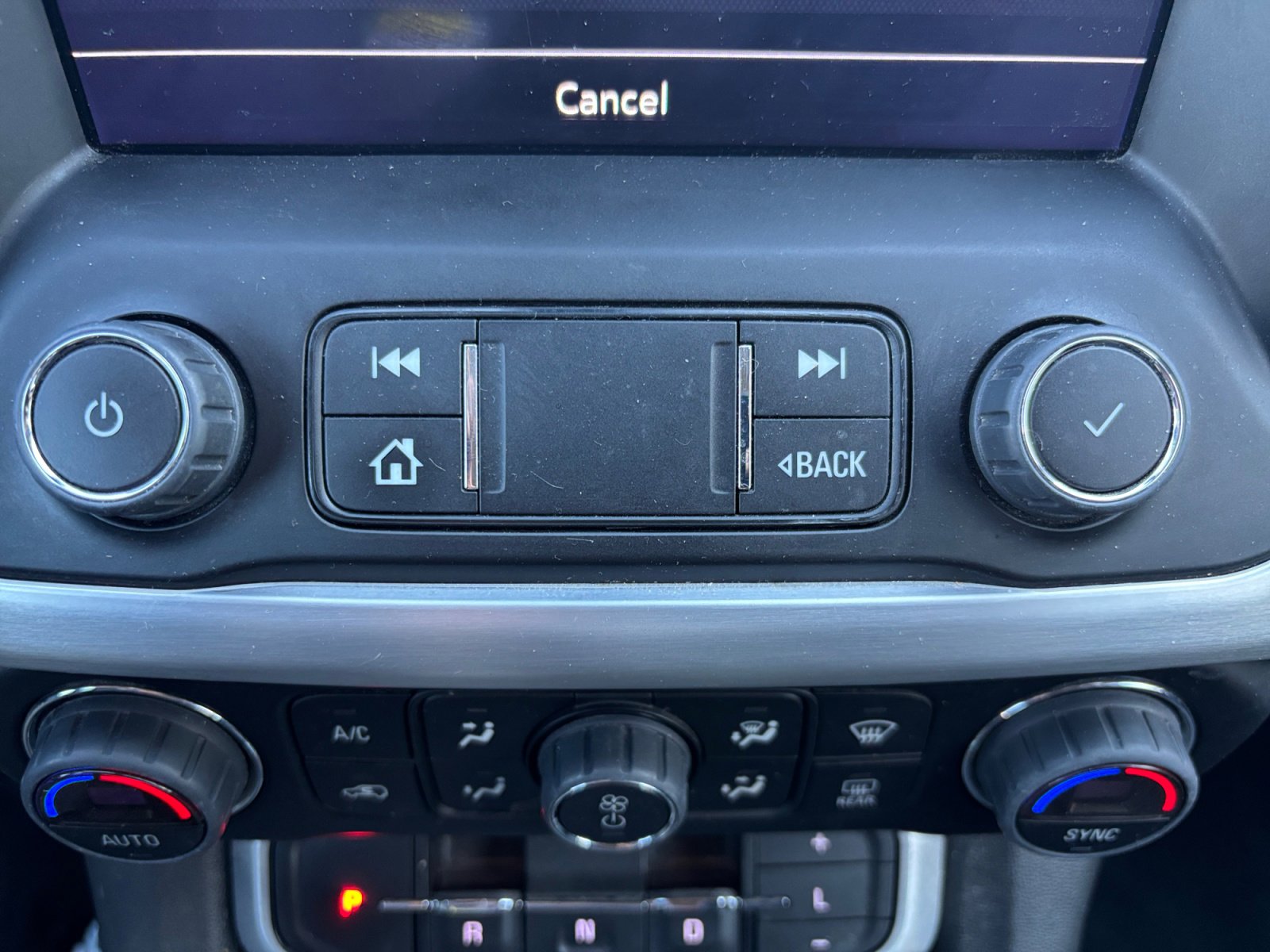 Used 2023 GMC Acadia SLE w/ Driver Convenience Package image 17