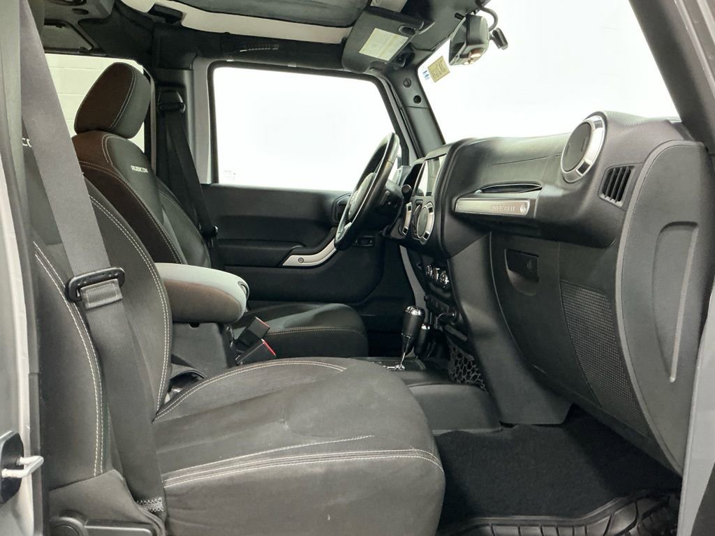 Used 2016 Jeep Wrangler Unlimited Rubicon w/ Connectivity Group image 30