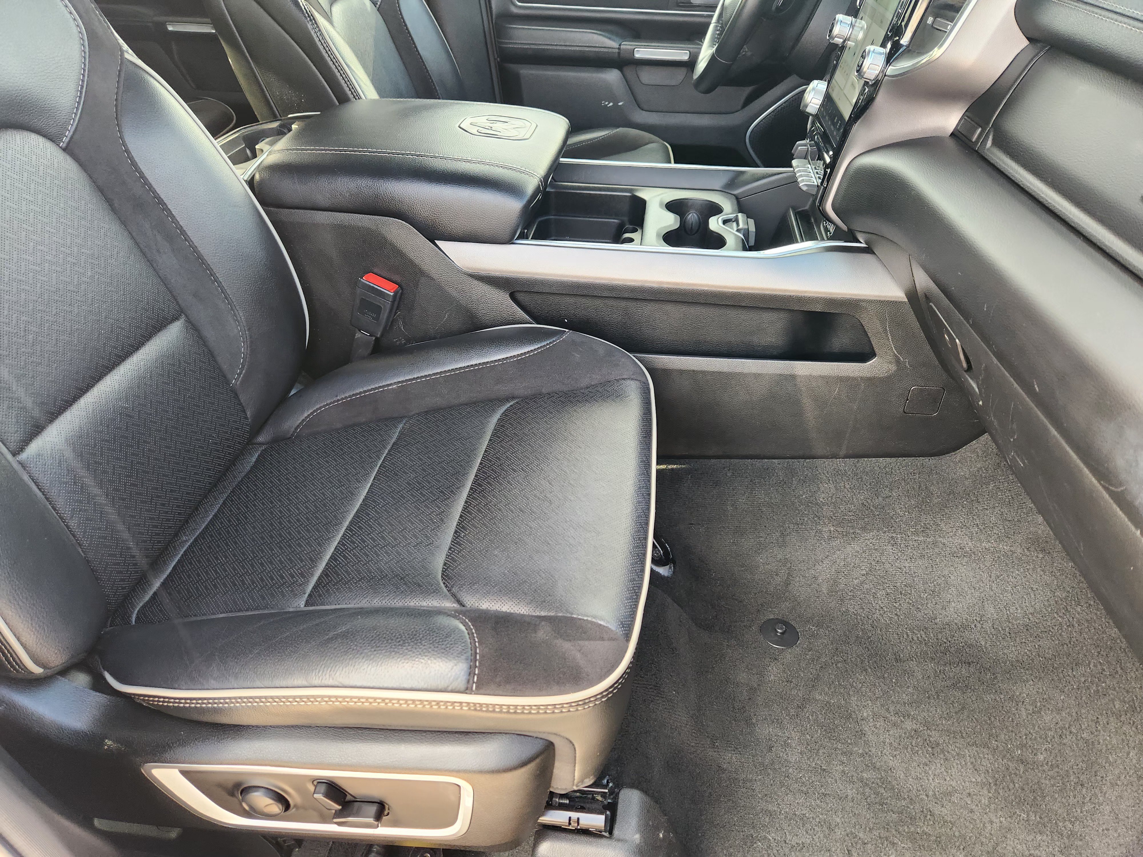 Used 2023 RAM 1500 Laramie AWD/4WD image 16