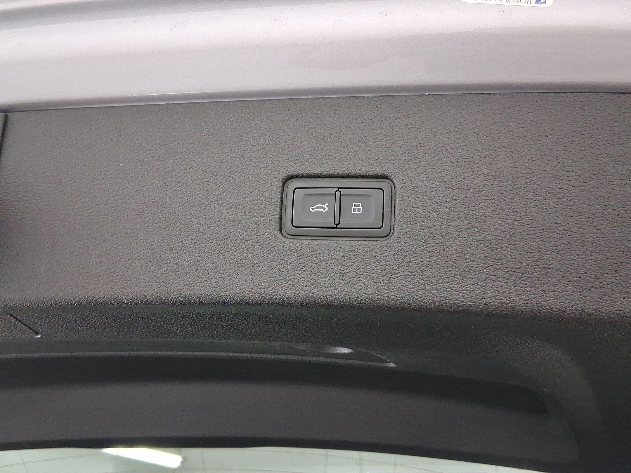 Used 2022 Audi Q8 Premium Plus image 17