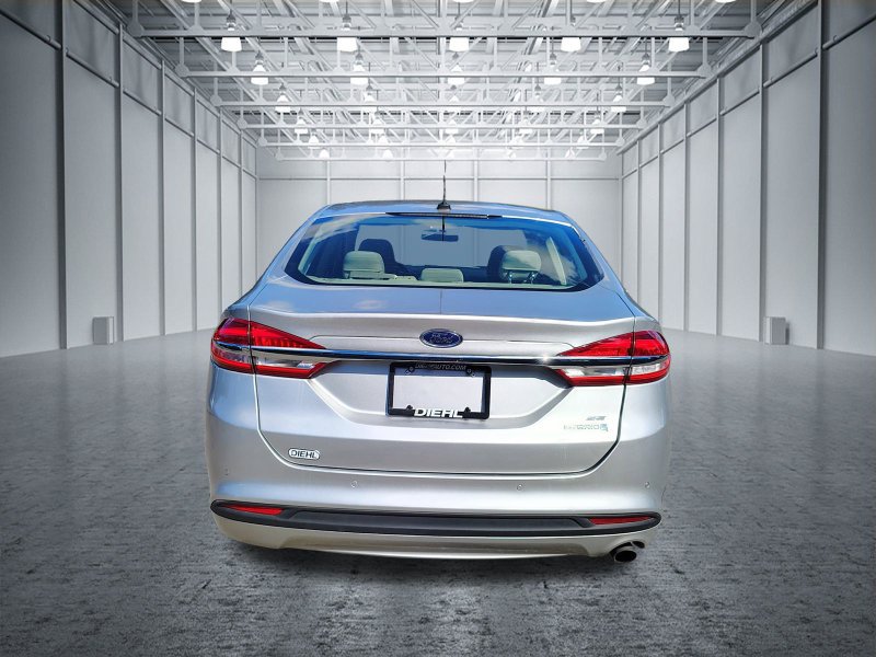 Used 2017 Ford Fusion SE FWD image 8