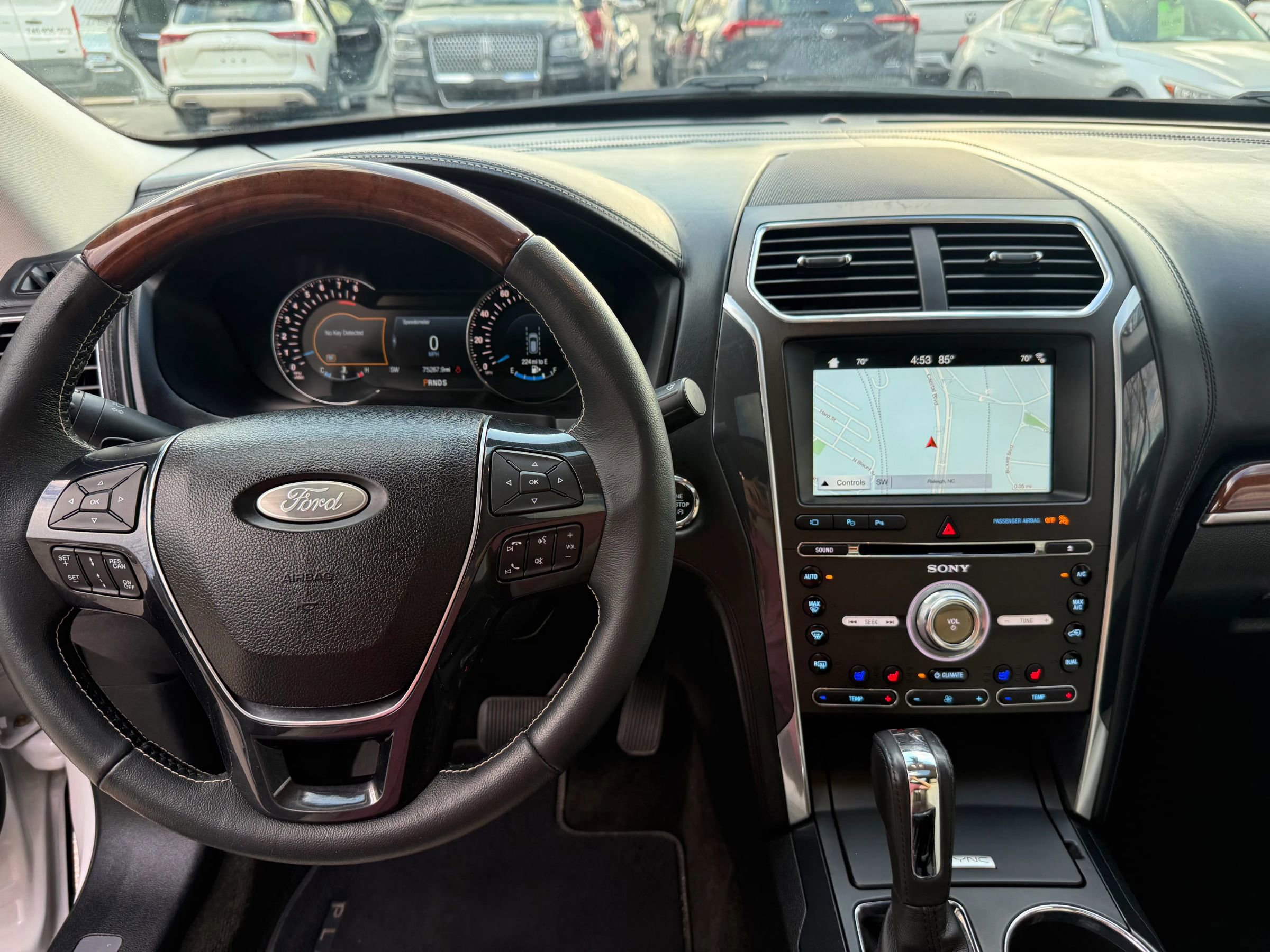 Used 2018 Ford Explorer Platinum image 15