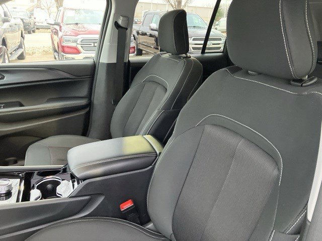 Certified 2023 Jeep Grand Cherokee Laredo w/ Luxury Tech Group I image 12