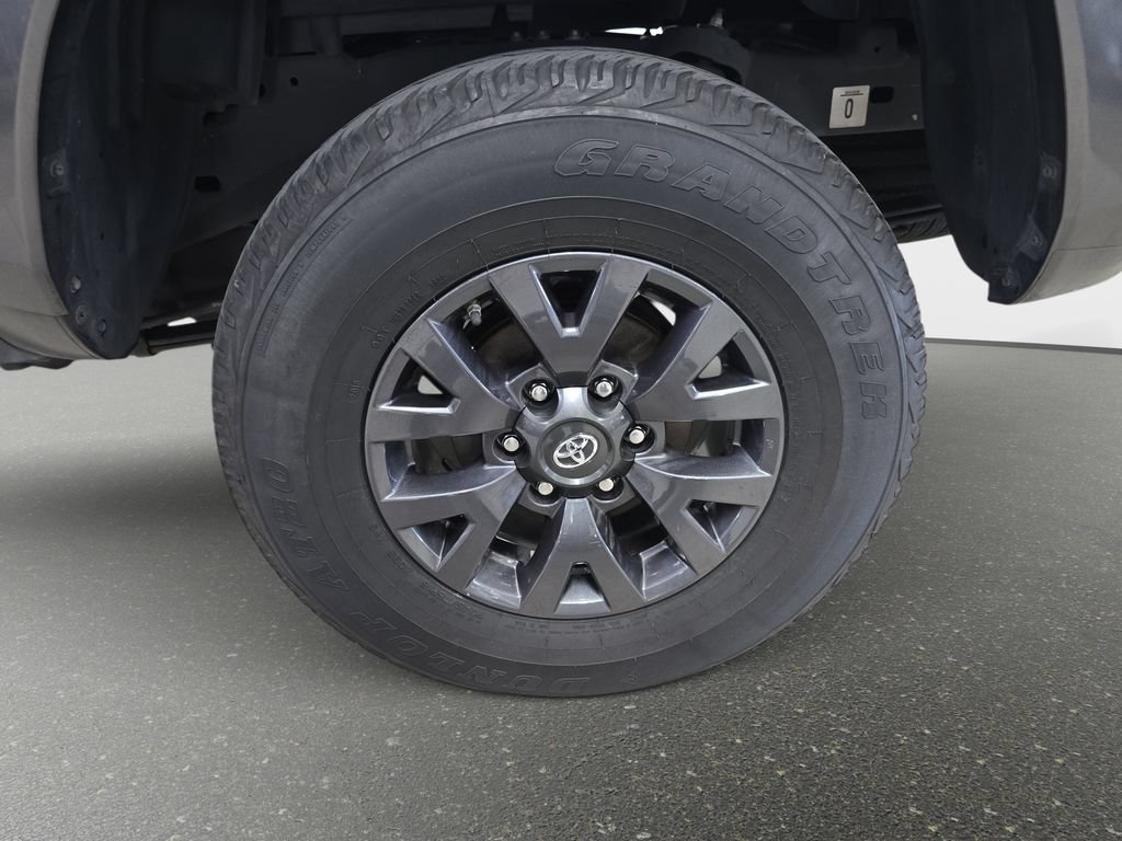 Used 2020 Toyota Tacoma SR5 RWD image 30