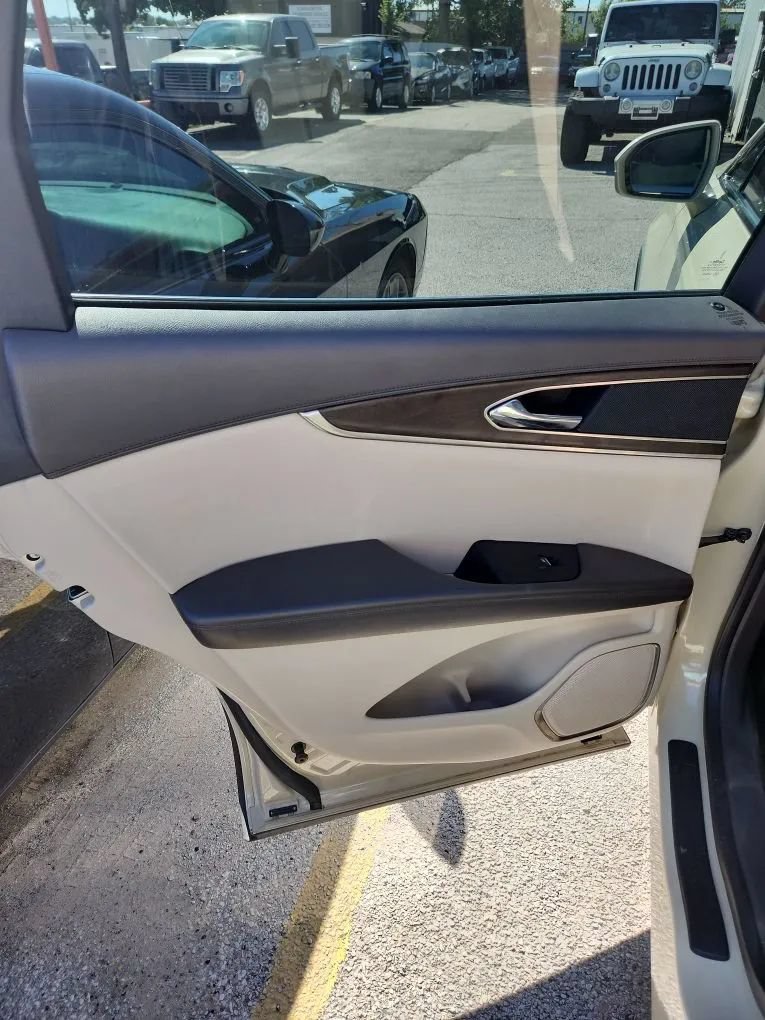 Used 2018 Lincoln MKX Reserve FWD image 19