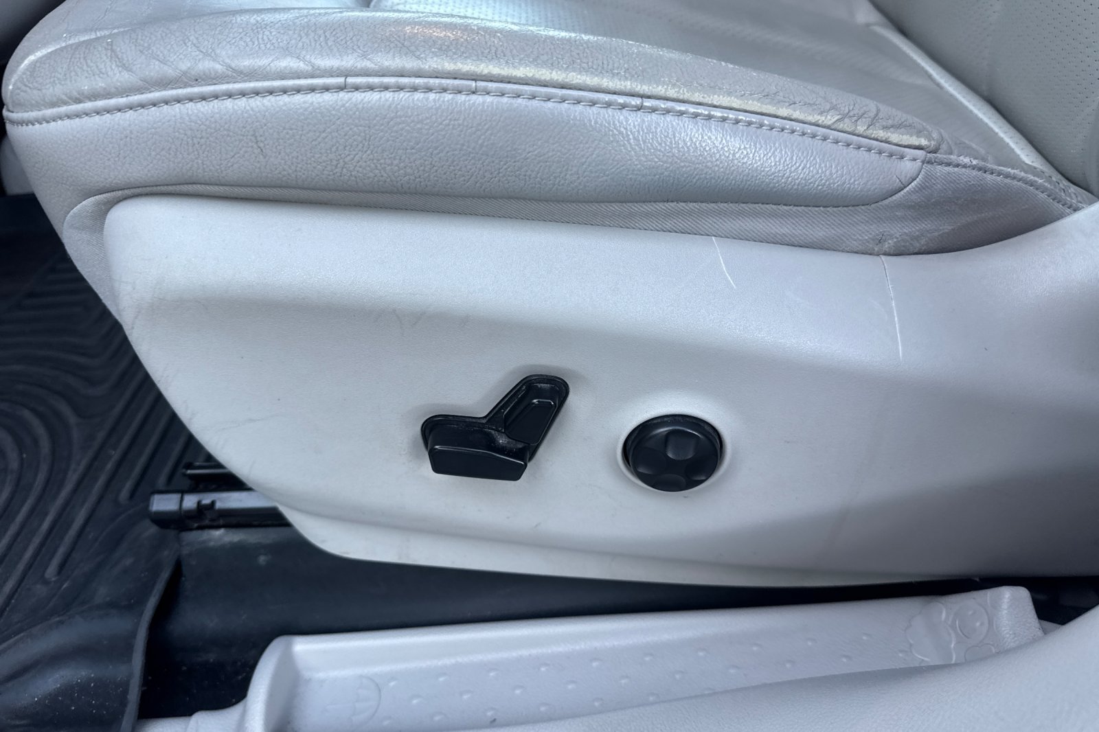 Used 2018 Chrysler Pacifica Touring-L FWD image 14