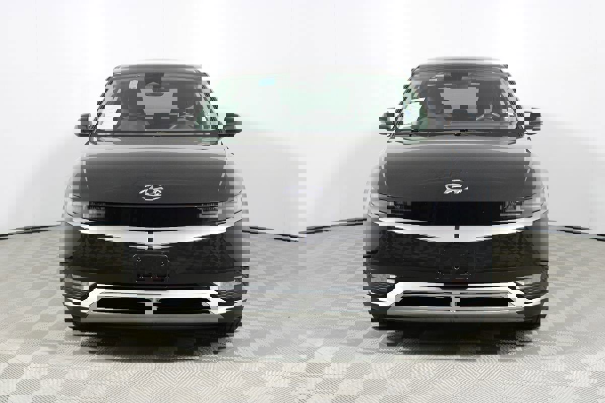 Used 2024 Hyundai Ioniq 5 SE image 2