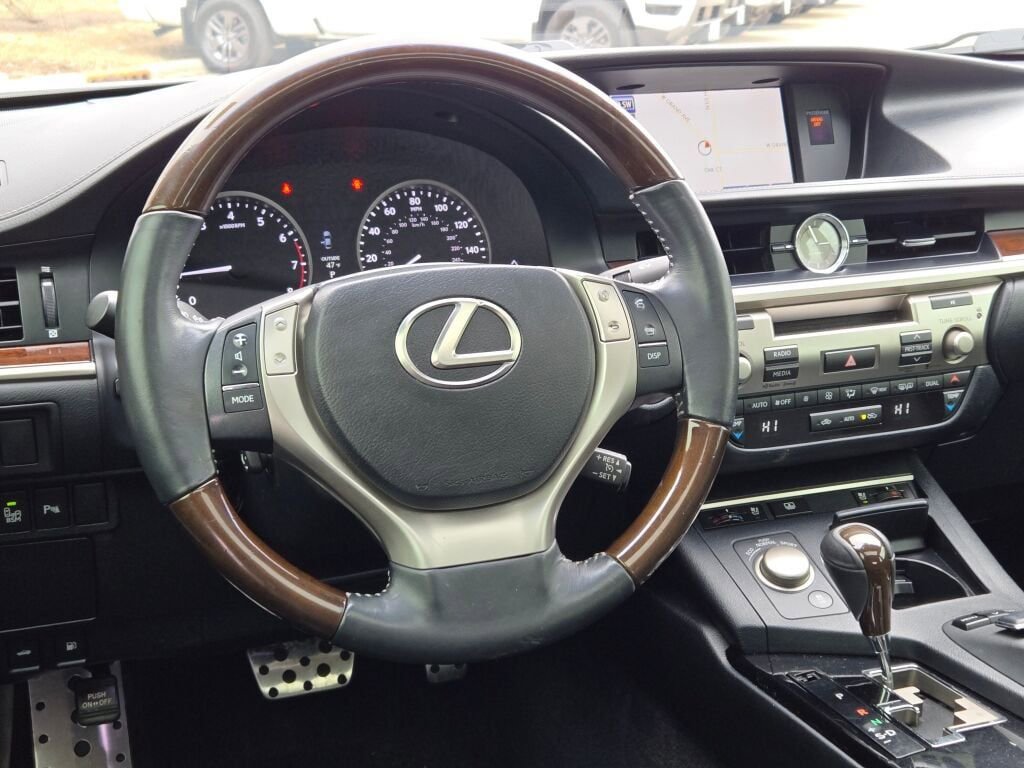 Used 2013 Lexus ES 350 w/ Luxury Pkg image 16