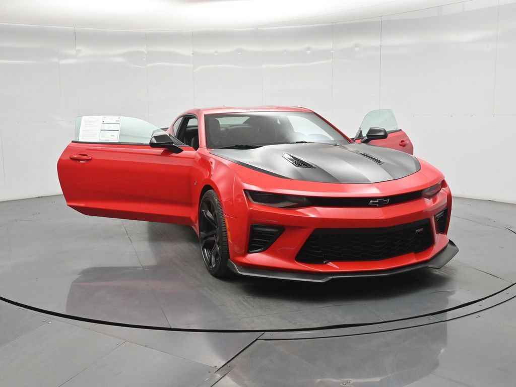 Used 2018 Chevrolet Camaro SS RWD image 28