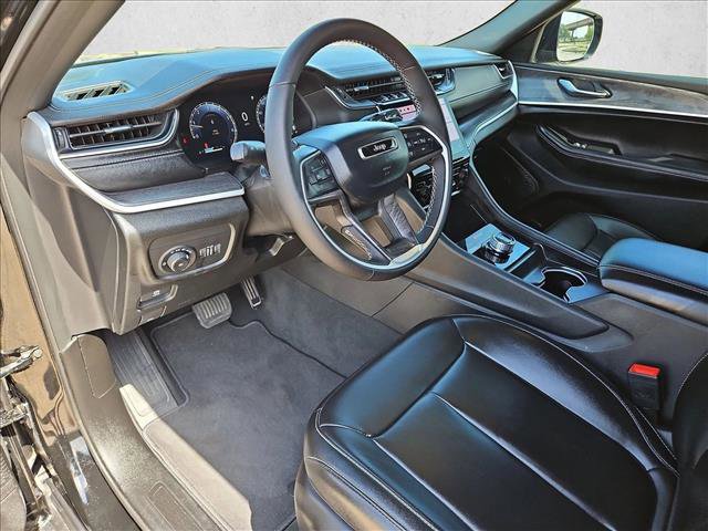 Used 2025 Jeep Grand Cherokee L Limited w/ Black Appearance Package RWD image 15