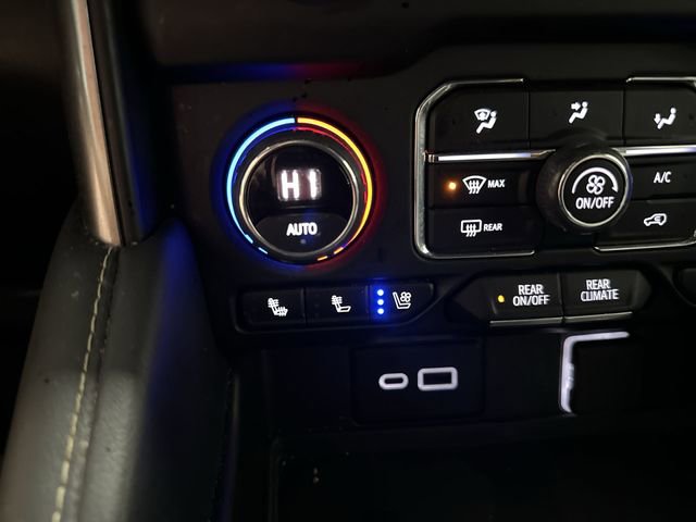 Used 2022 Chevrolet Suburban Premier AWD/4WD image 32