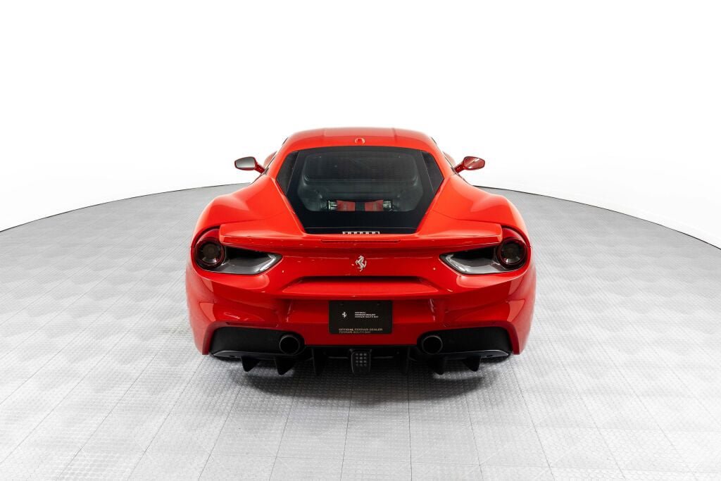 Used 2017 Ferrari 488 GTB RWD image 6