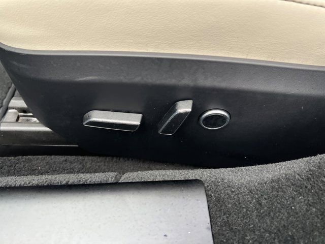 Used 2022 Tesla Model S image 11