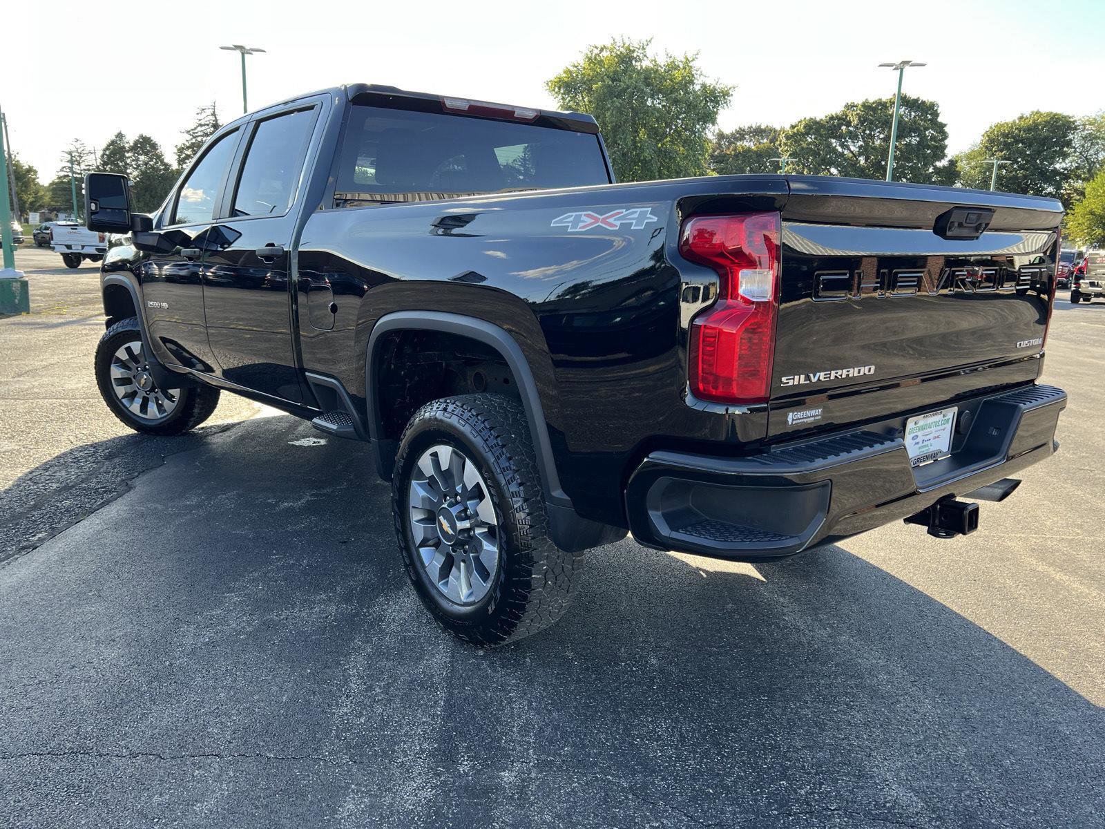 Used 2023 Chevrolet Silverado 2500 Custom w/ Custom Value Package image 10