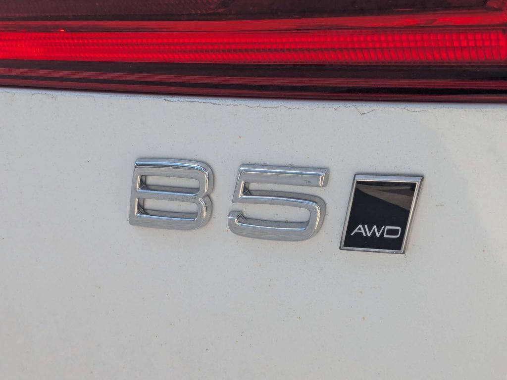 Certified 2024 Volvo XC60 B5 Ultimate w/ Protection Package Premier AWD/4WD image 15