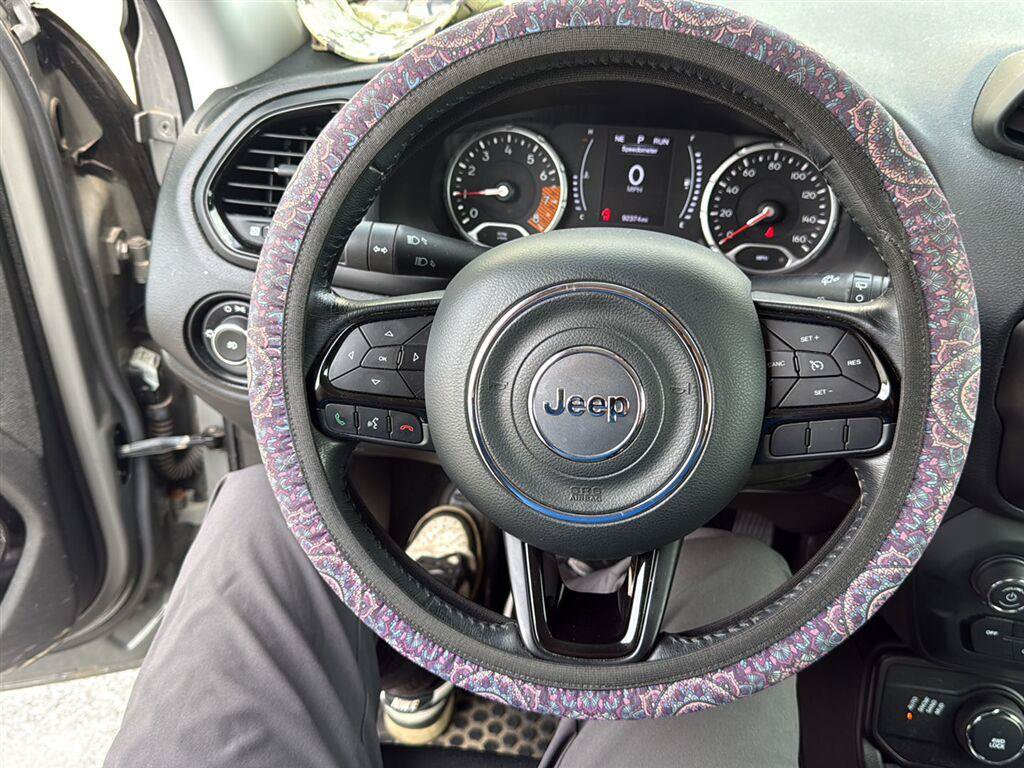 Used 2020 Jeep Renegade Altitude AWD/4WD image 10