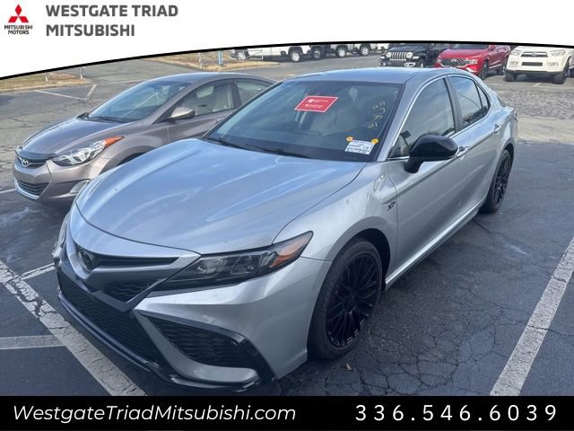 Used 2021 Toyota Camry SE image 3