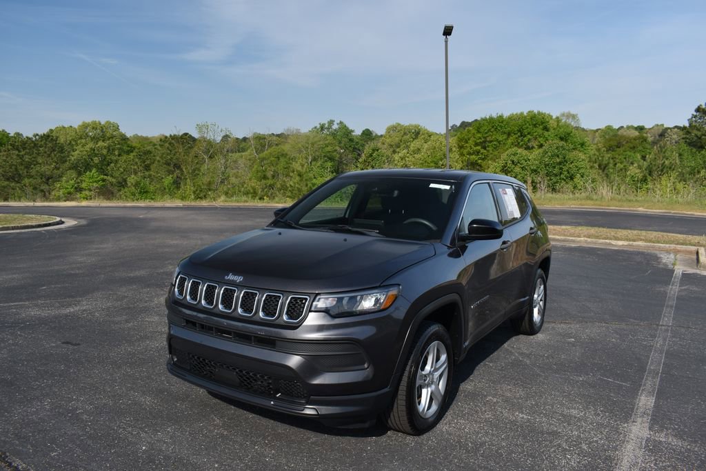 Used 2023 Jeep Compass Sport image 3
