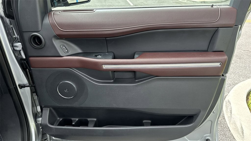 Used 2023 Ford Expedition Limited image 44