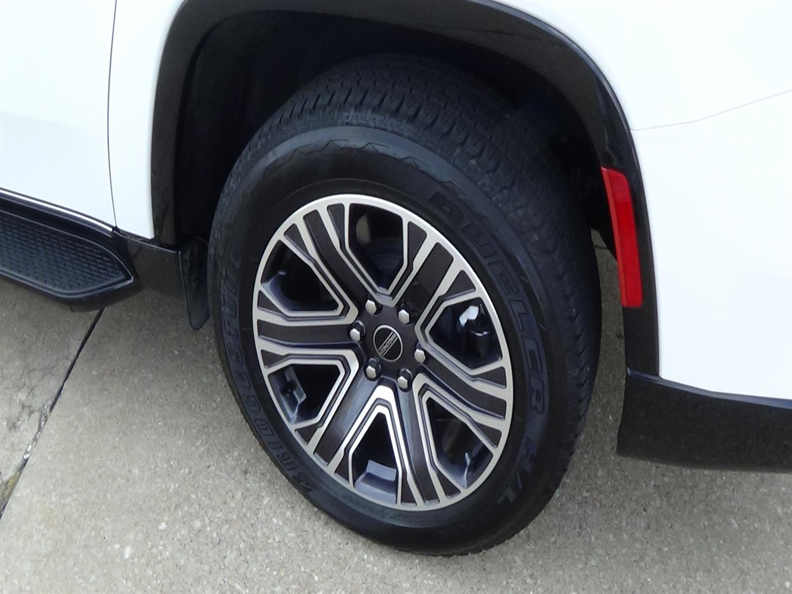 Certified 2025 Jeep Wagoneer L 4WD image 9