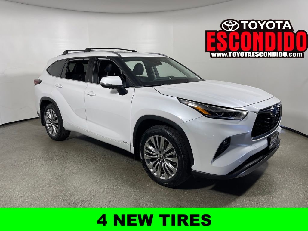 Used 2024 Toyota Highlander Platinum AWD/4WD image 1