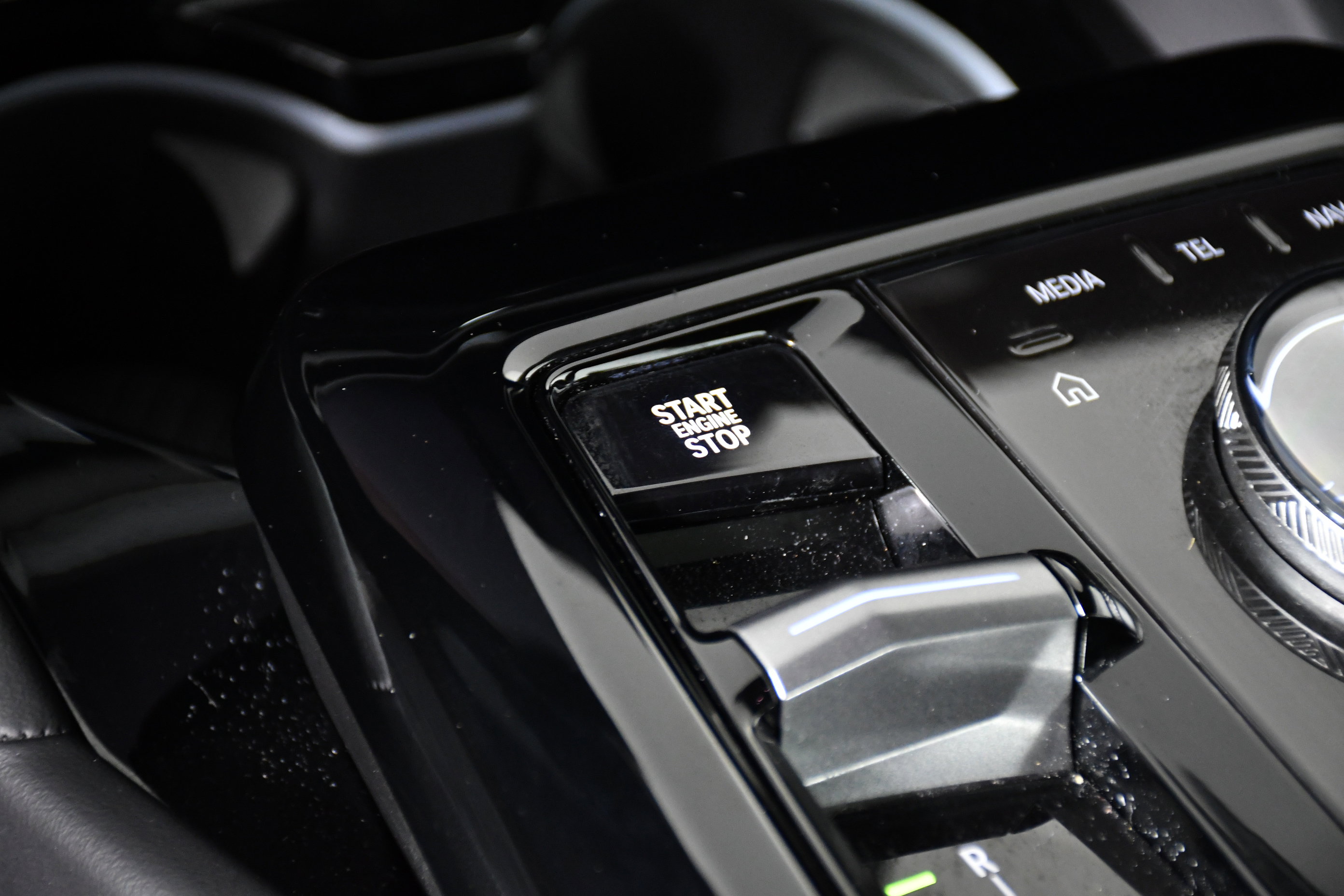 Used 2025 BMW 530i w/ Premium Package image 19