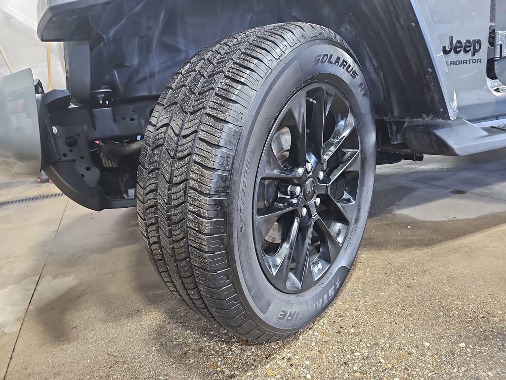 Certified 2022 Jeep Gladiator Overland image 32