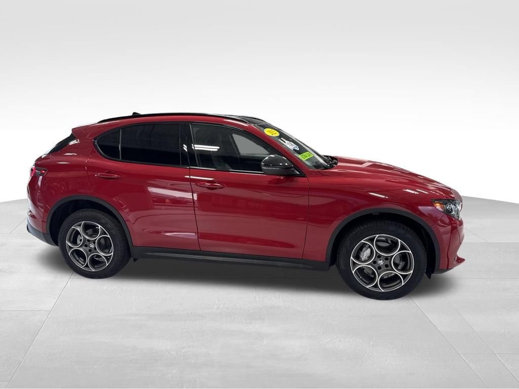 Used 2025 Alfa Romeo Stelvio Sprint w/ Convenience Package AWD/4WD image 10