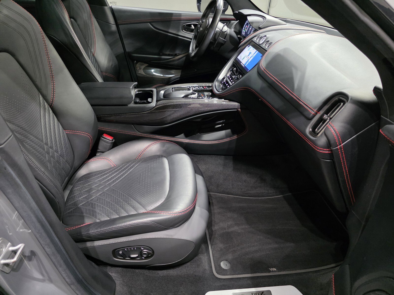 Used 2023 Aston Martin DBX image 21