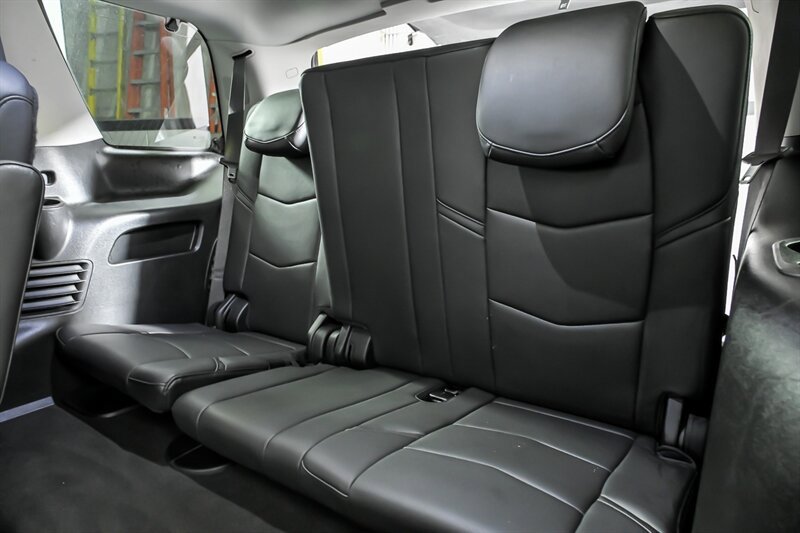 Used 2019 Cadillac Escalade Luxury AWD/4WD image 13