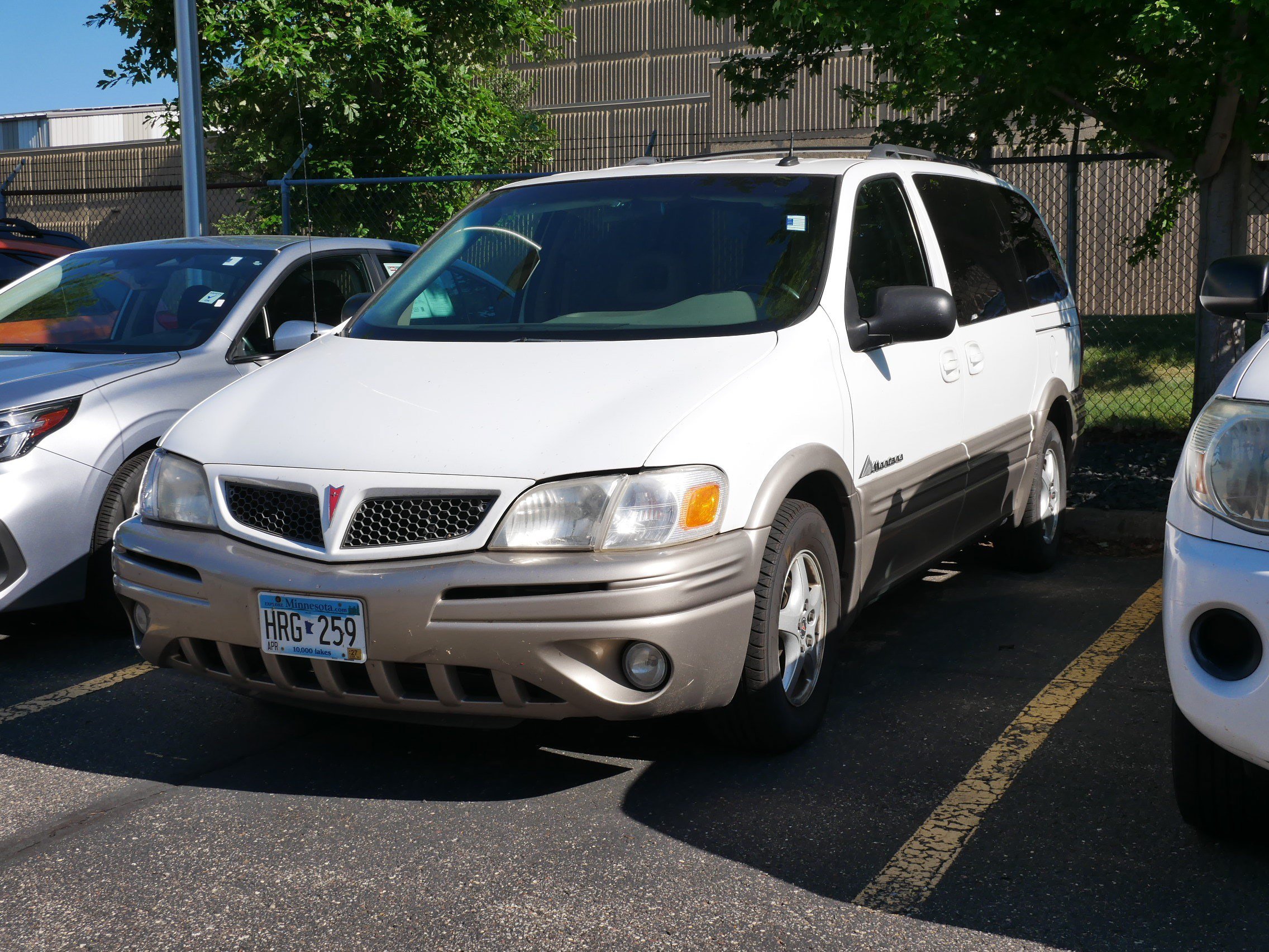 Used 2002 Pontiac Montana Extended w/ Premium Seating Pkg FWD image 3