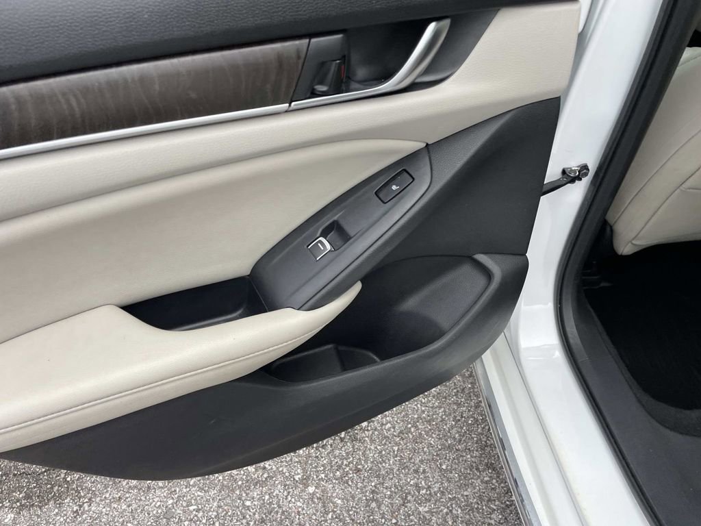 Used 2022 Honda Accord Touring image 12
