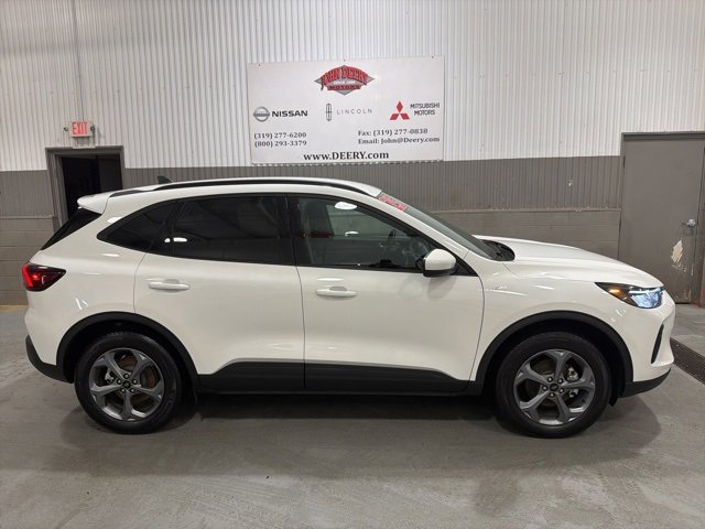 Used 2025 Ford Escape ST-Line Elite image 2