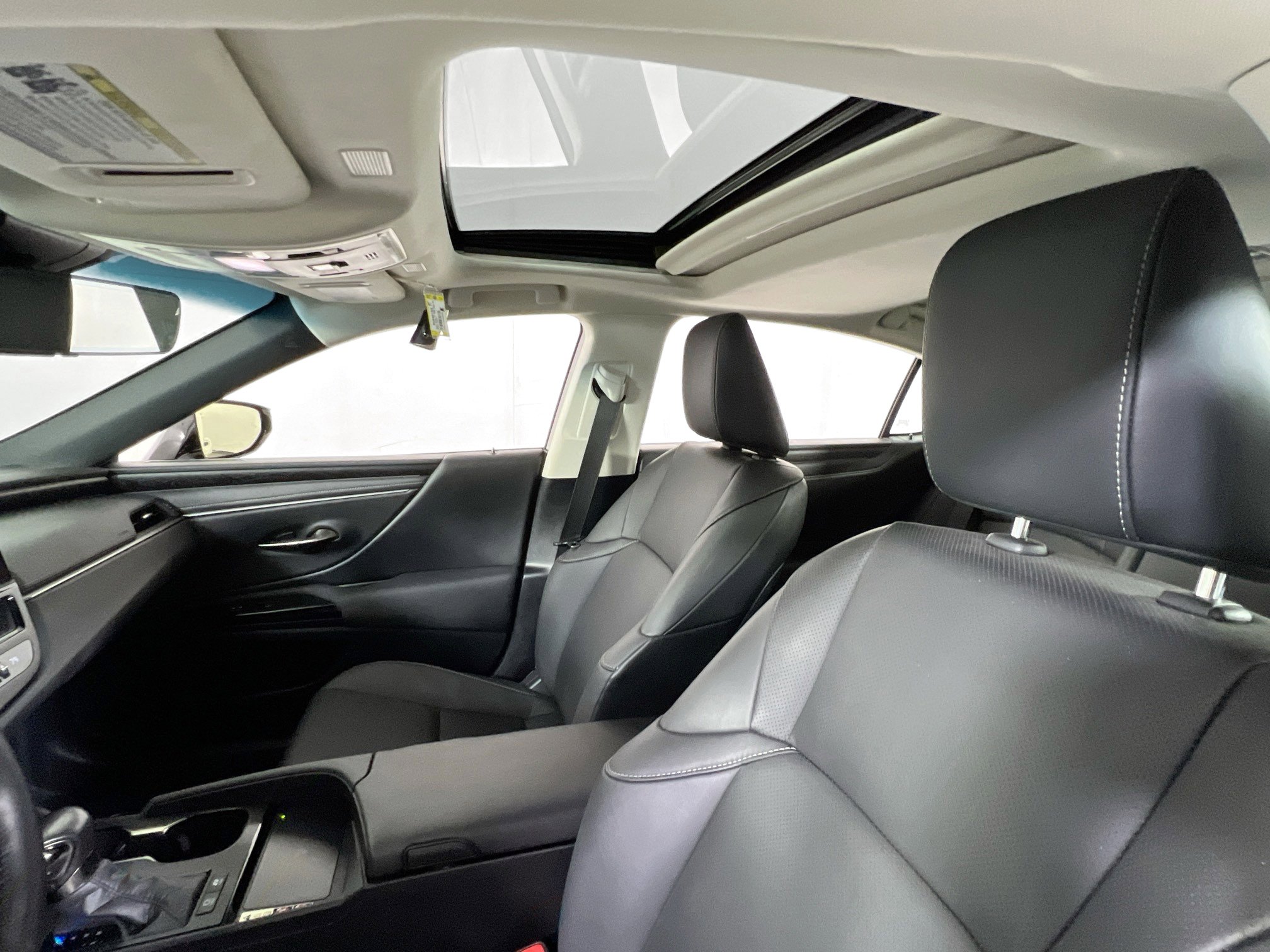 Used 2024 Lexus ES 300h w/ Premium Package image 21