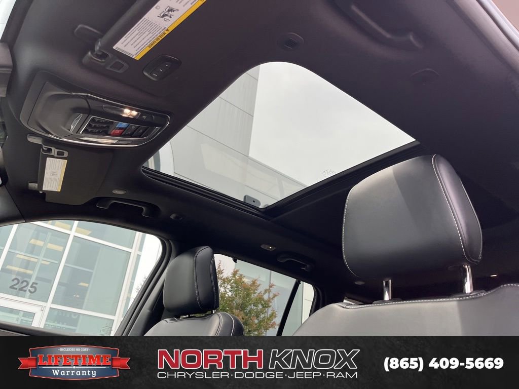 Used 2024 Jeep Grand Cherokee Limited w/ Luxury Tech Group II AWD/4WD image 12