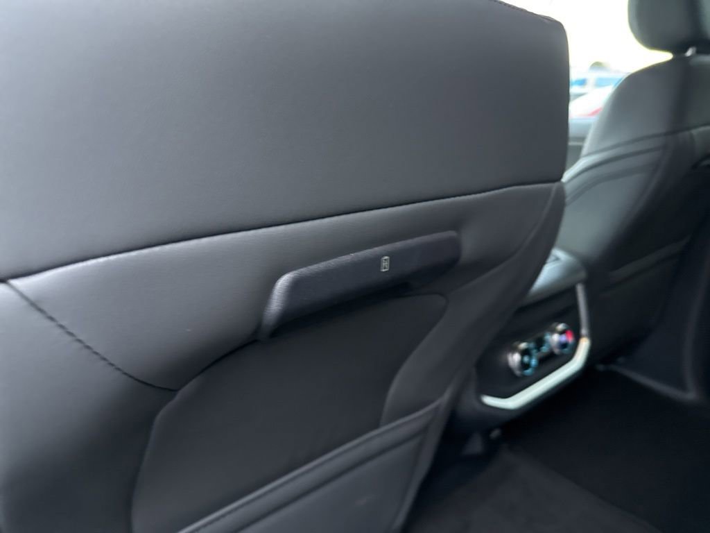 New 2025 Ford Expedition Active image 22