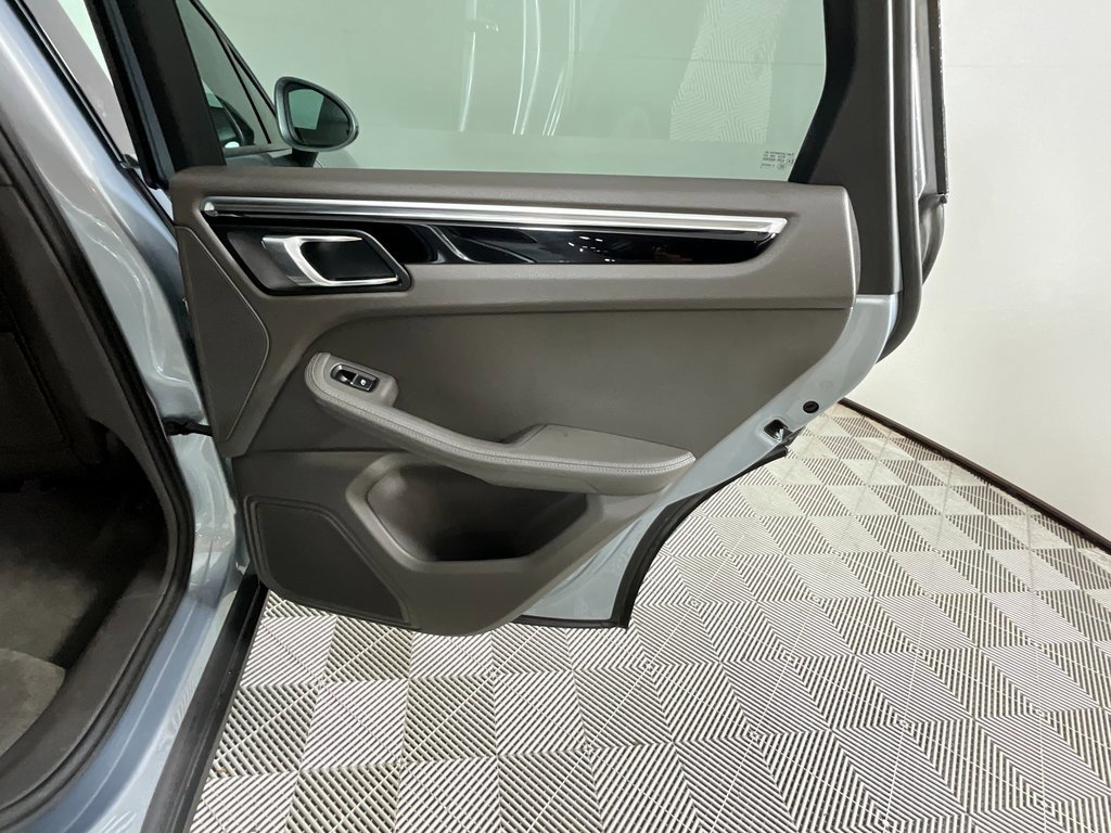 Used 2020 Porsche Macan image 24