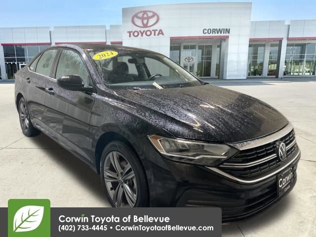 Used 2024 Volkswagen Jetta SE image 1