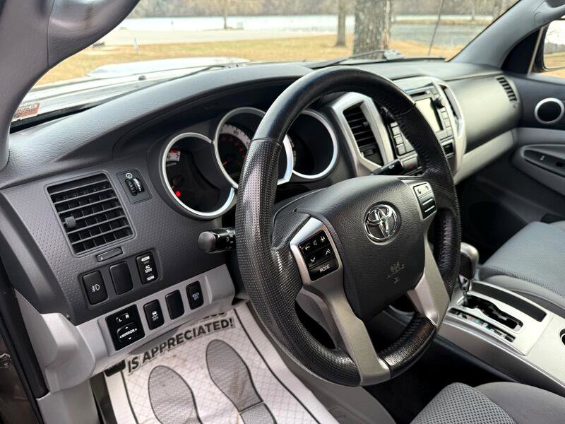 Used 2013 Toyota Tacoma Double Cab V6 4WD image 16