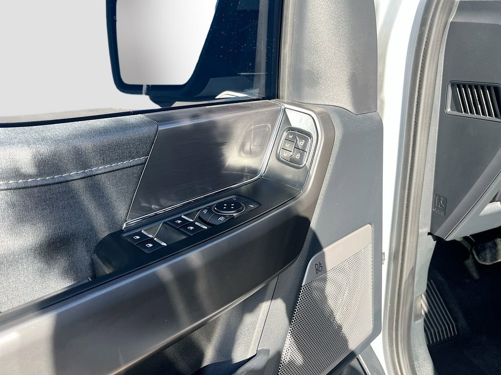 Used 2025 Ford F150 Lariat w/ Equipment Group 501A Mid image 18