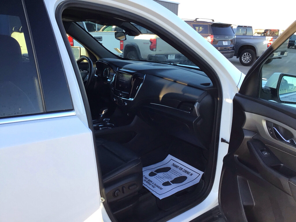 Used 2023 Chevrolet Traverse LT image 17