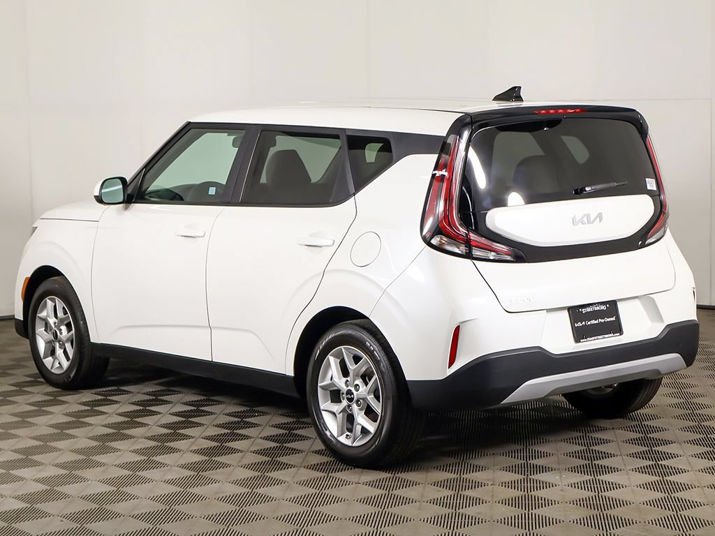 Certified 2023 Kia Soul LX w/ LX Technology Package FWD image 8