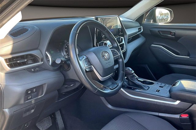 Used 2023 Toyota Highlander LE image 12
