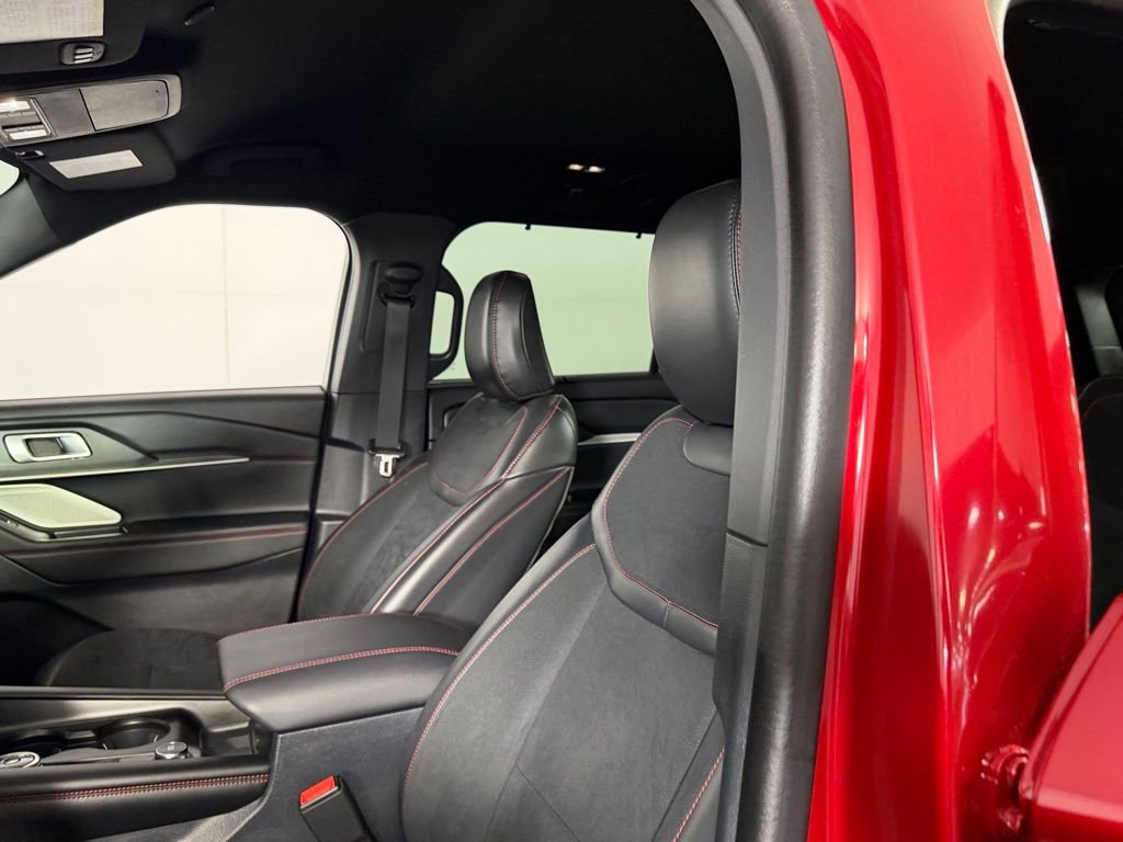 Used 2025 Ford Explorer ST image 15