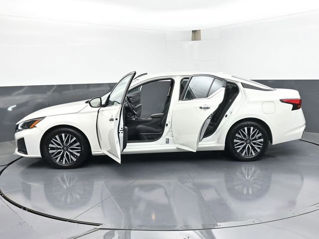 Used 2025 Nissan Altima 2.5 SV FWD image 49